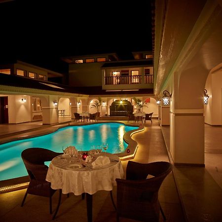 Neonz Resort & Club Anand Bagian luar foto