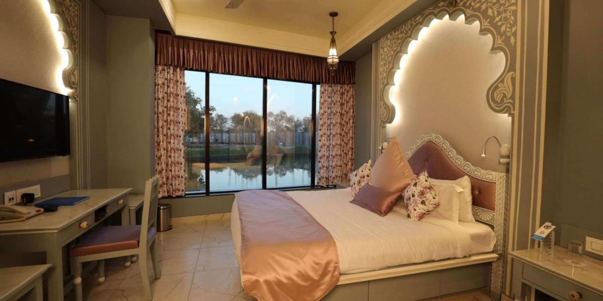 Neonz Resort & Club Anand Bagian luar foto