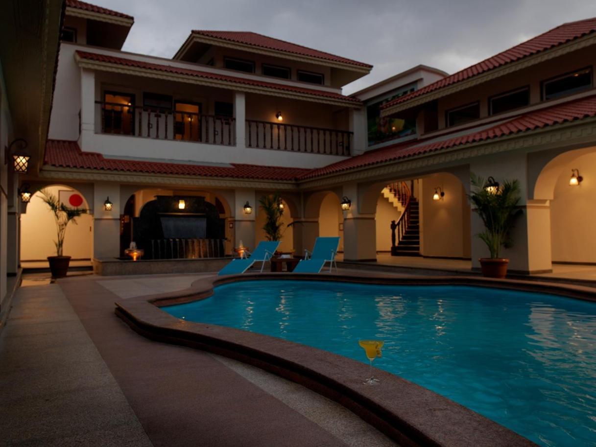 Neonz Resort & Club Anand Bagian luar foto