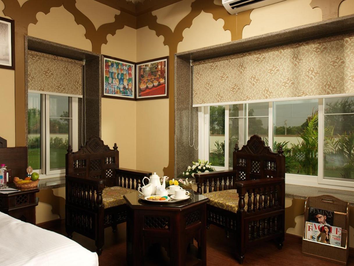 Neonz Resort & Club Anand Bagian luar foto