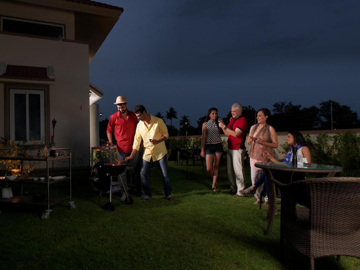 Neonz Resort & Club Anand Bagian luar foto