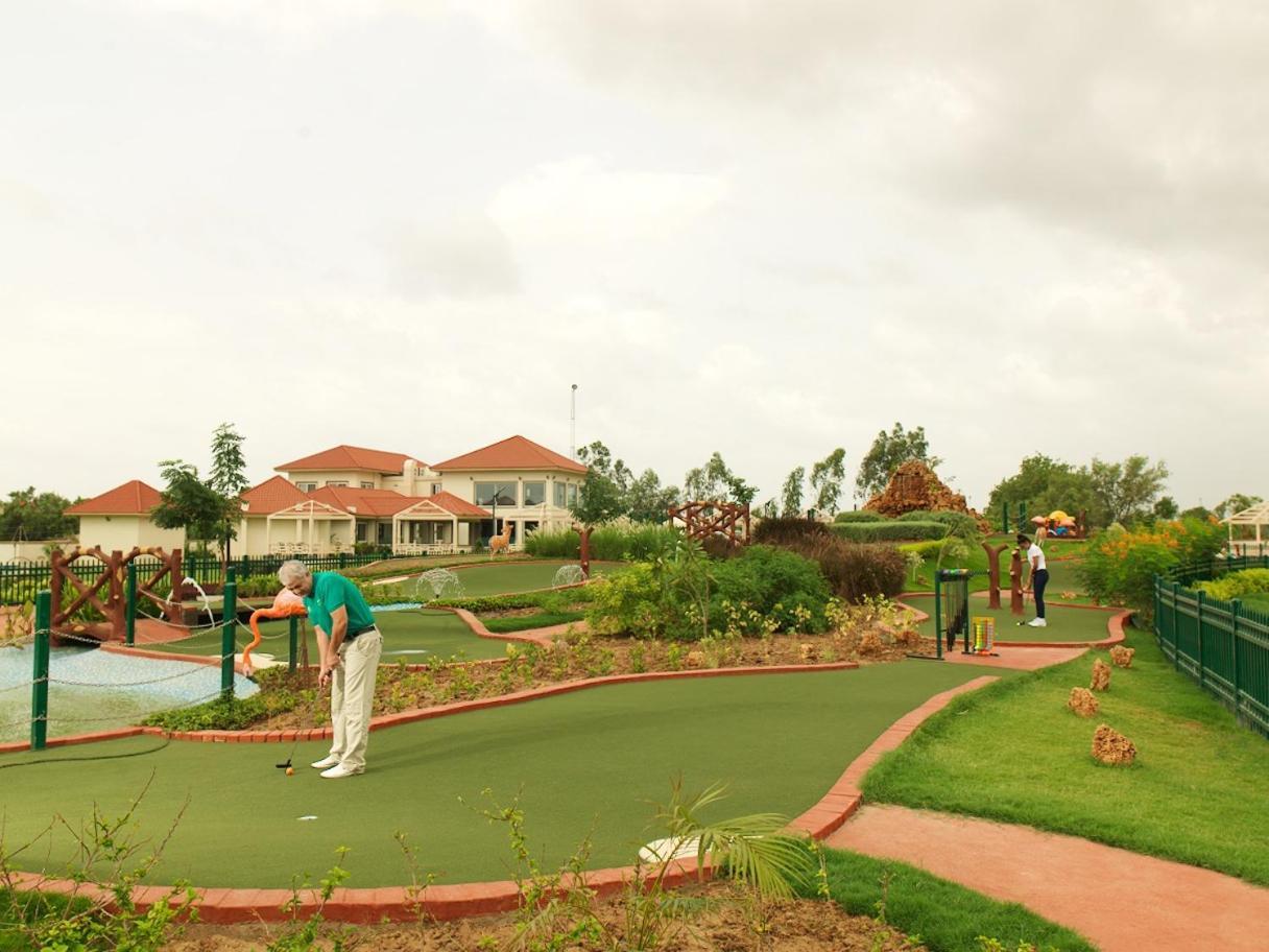 Neonz Resort & Club Anand Bagian luar foto