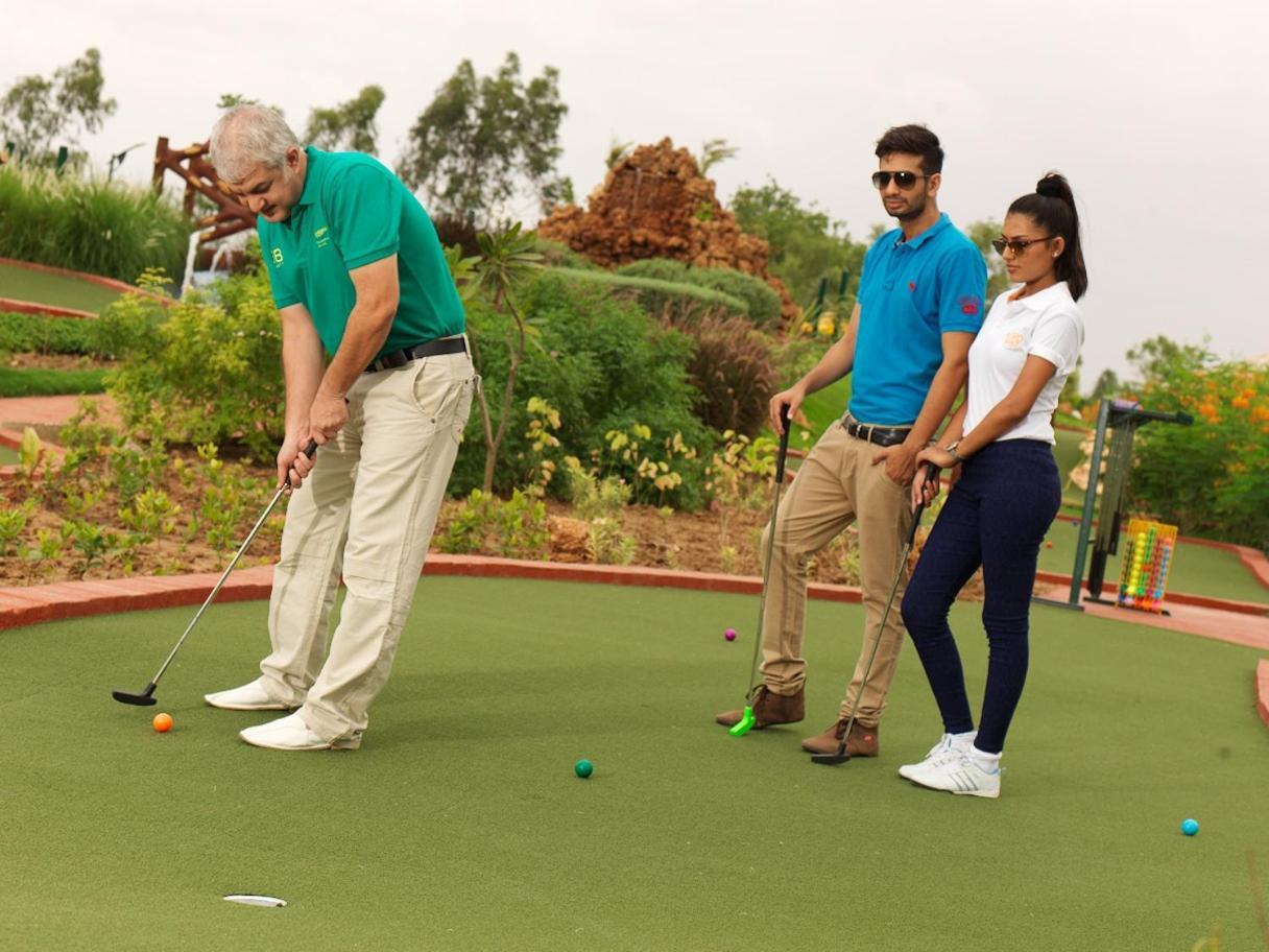 Neonz Resort & Club Anand Bagian luar foto