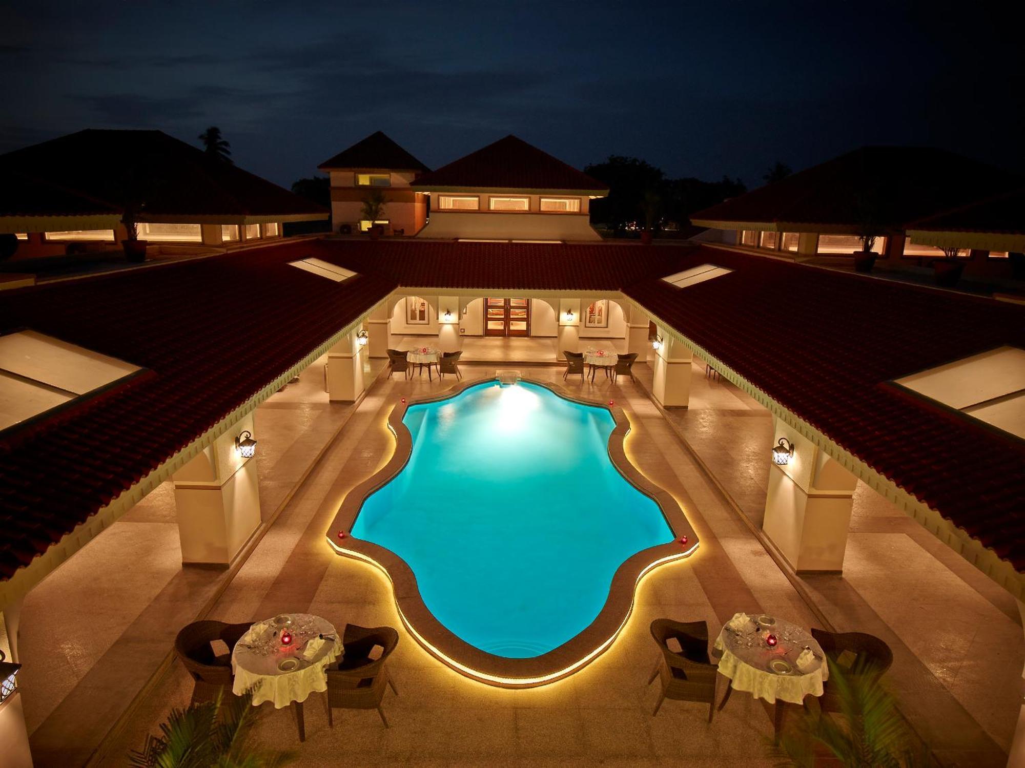 Neonz Resort & Club Anand Bagian luar foto