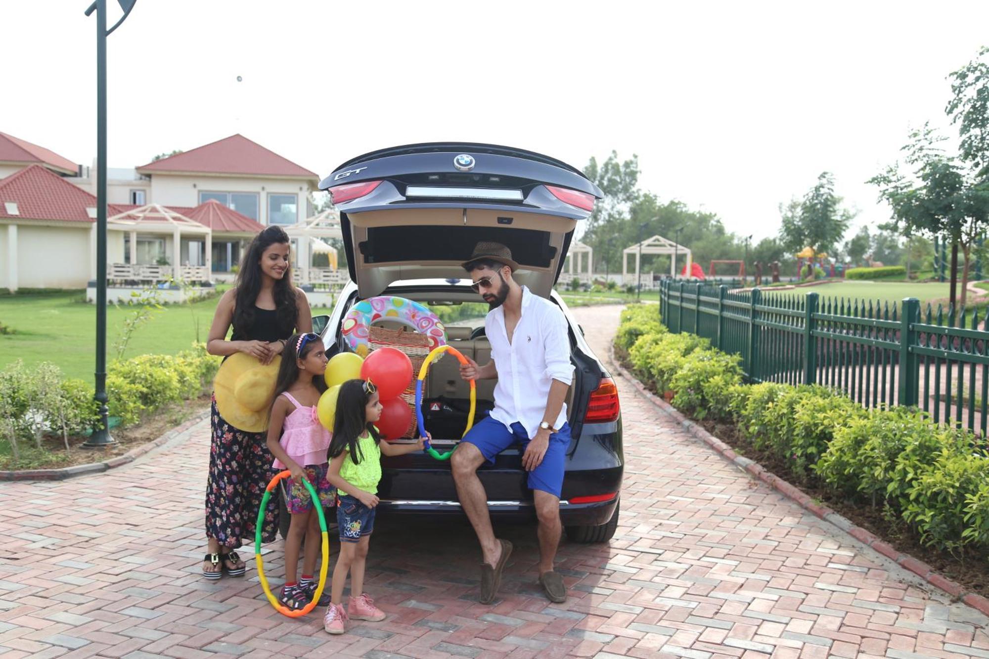 Neonz Resort & Club Anand Bagian luar foto