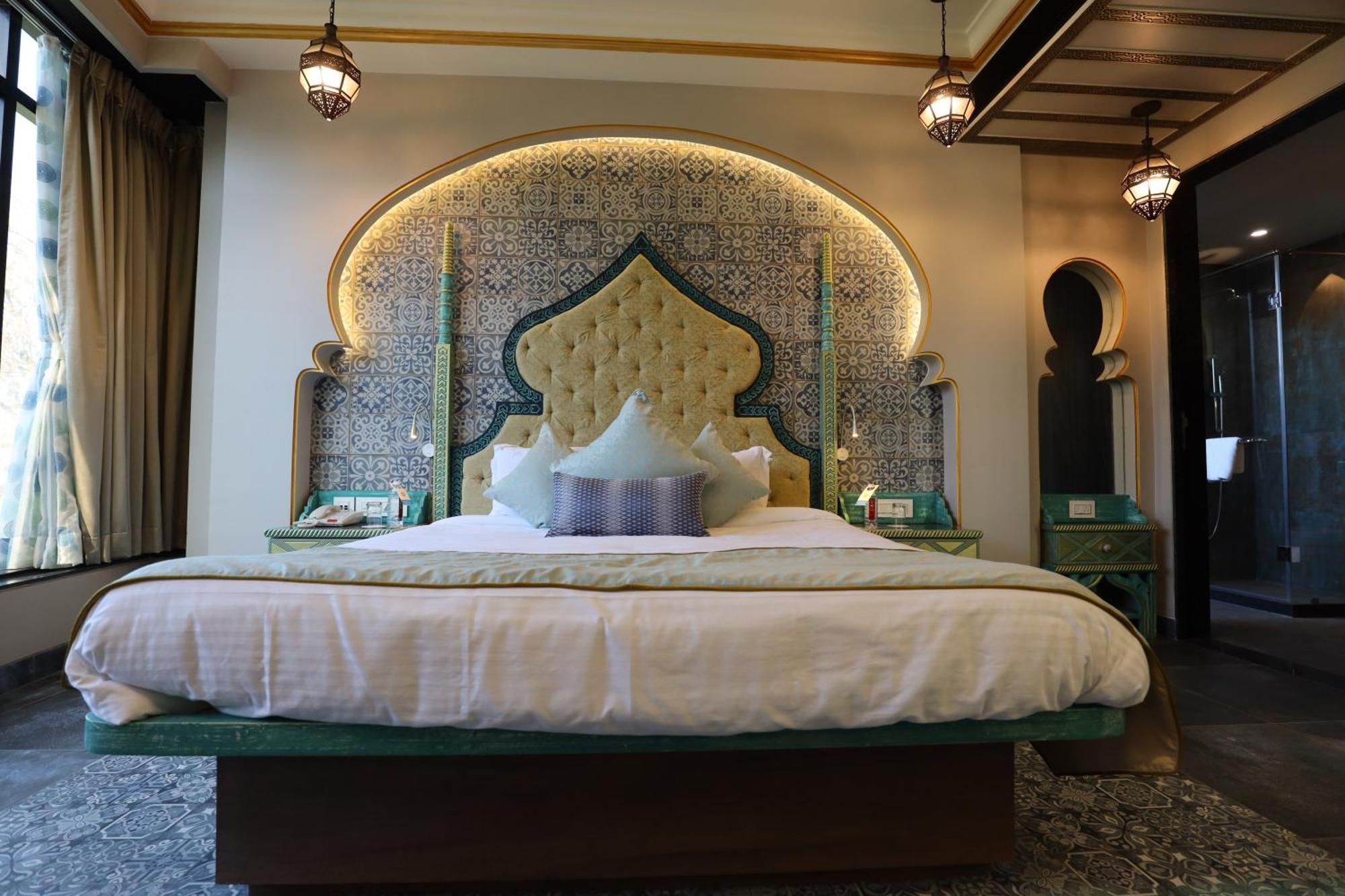 Neonz Resort & Club Anand Bagian luar foto