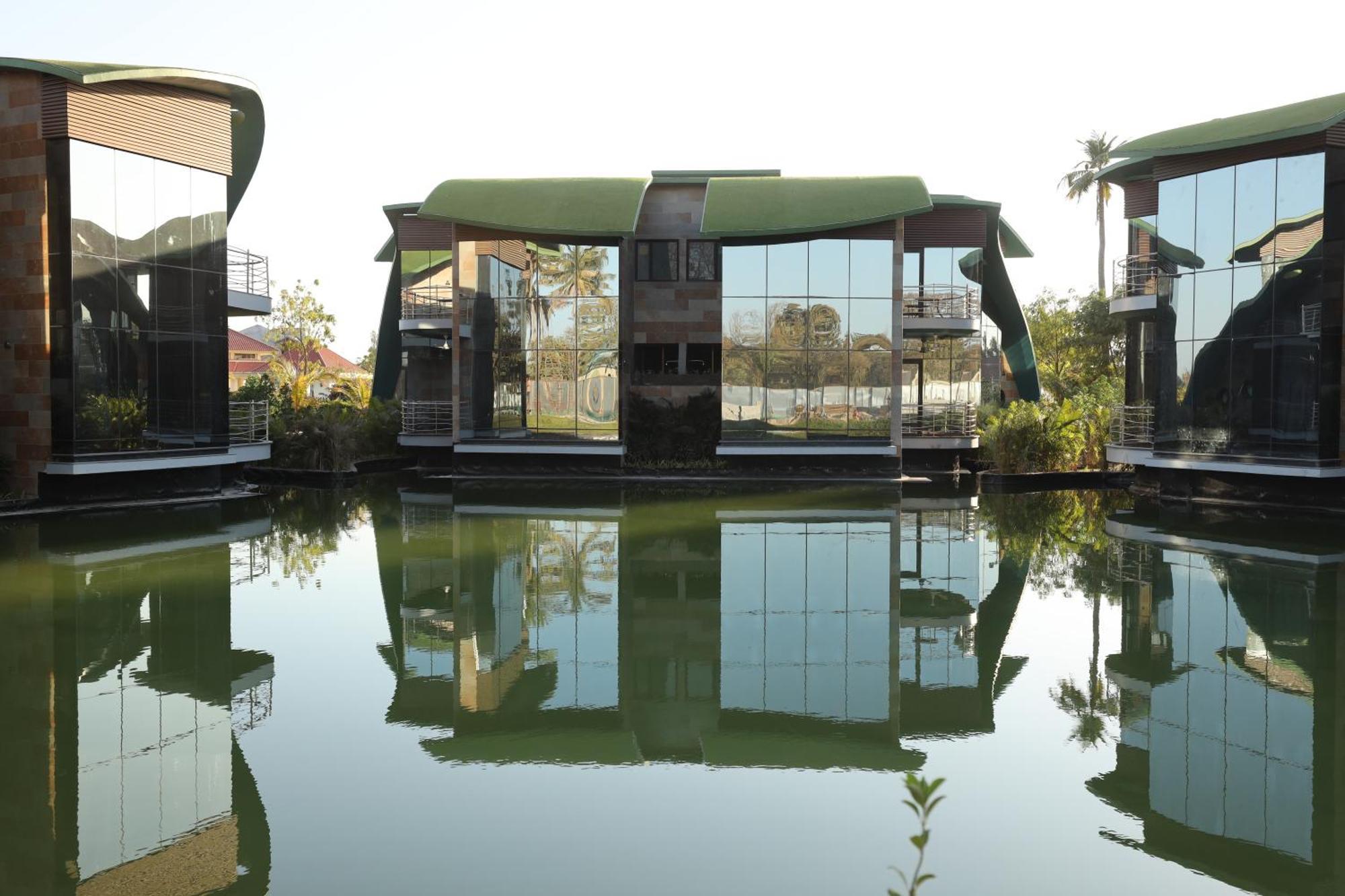 Neonz Resort & Club Anand Bagian luar foto