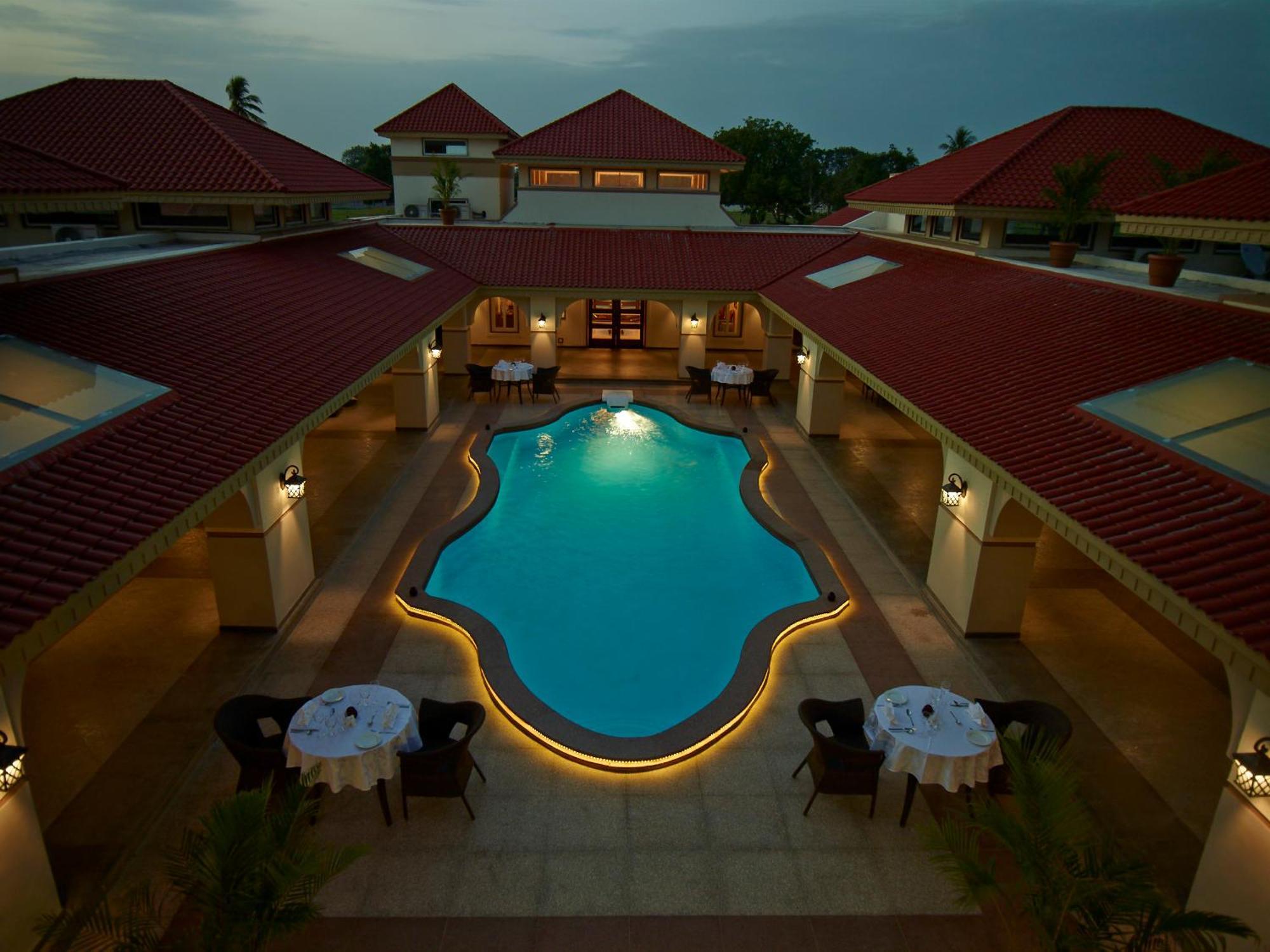 Neonz Resort & Club Anand Bagian luar foto