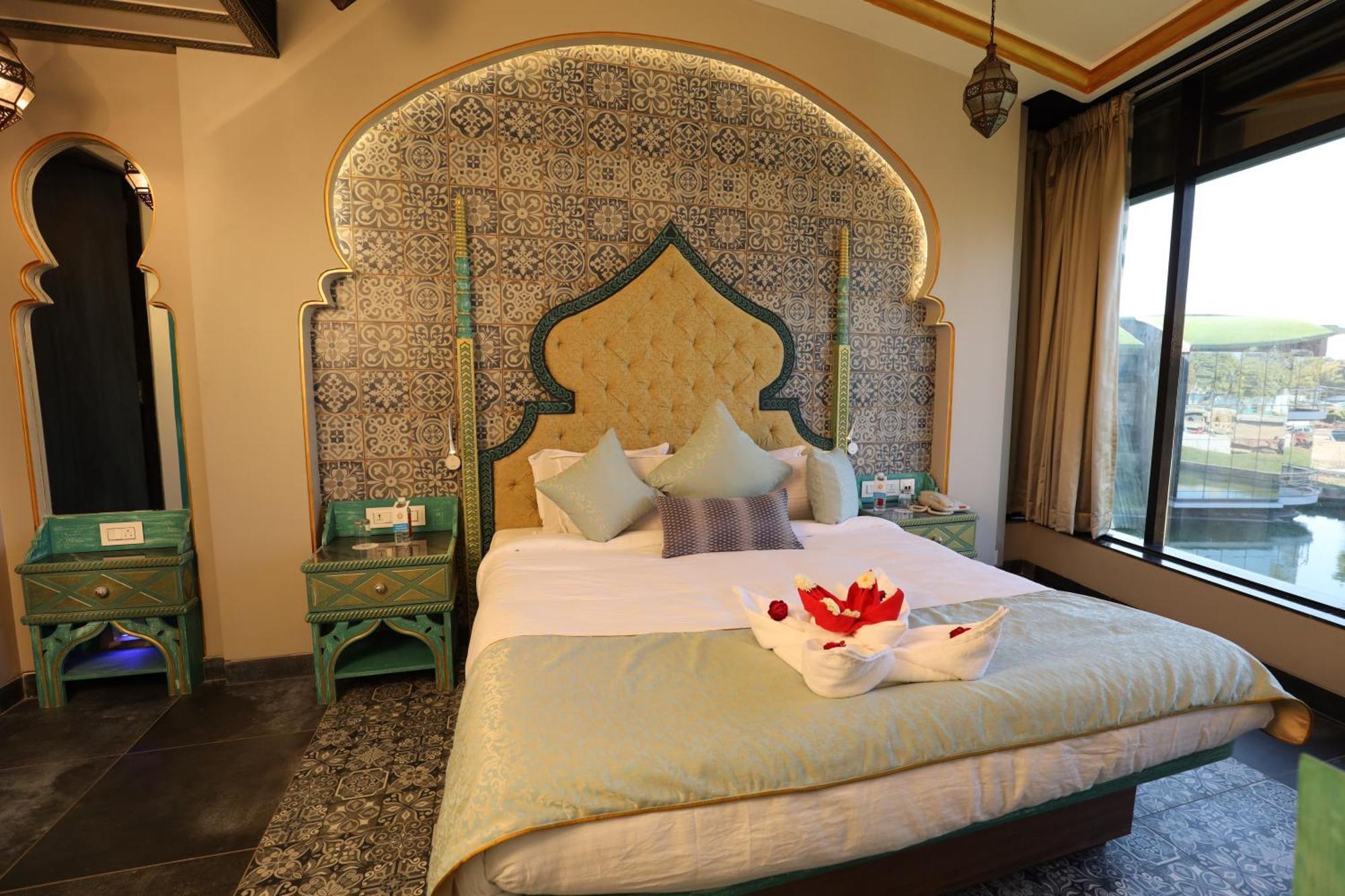 Neonz Resort & Club Anand Bagian luar foto