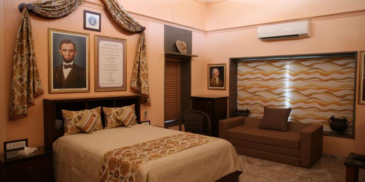 Neonz Resort & Club Anand Bagian luar foto